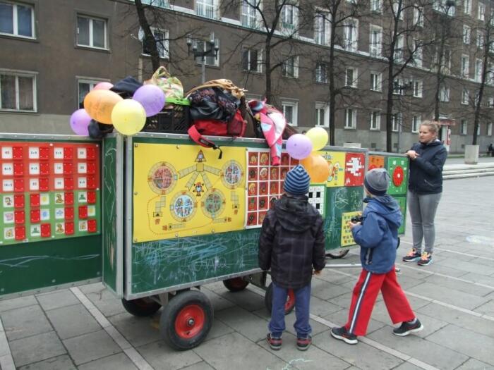 G1 12 kwietnia dzien otwarty fundacji ukryte skrzydla miedzynarodowy dzien dzieci ulicy